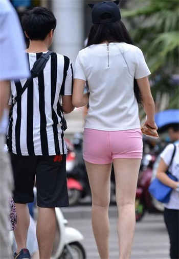 走路胸抖得好厉害