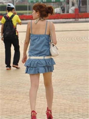 抖音很火的车模刘诗琪