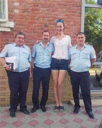 踩脸被迫闻脚视频足之痕