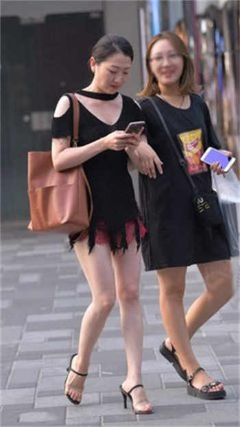 乖乖当主人们的马桶