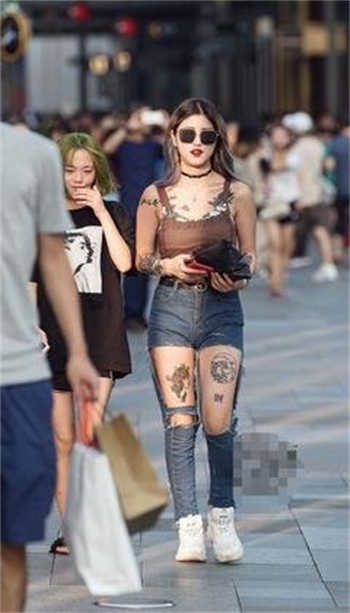 性感的小阿姨和表姐